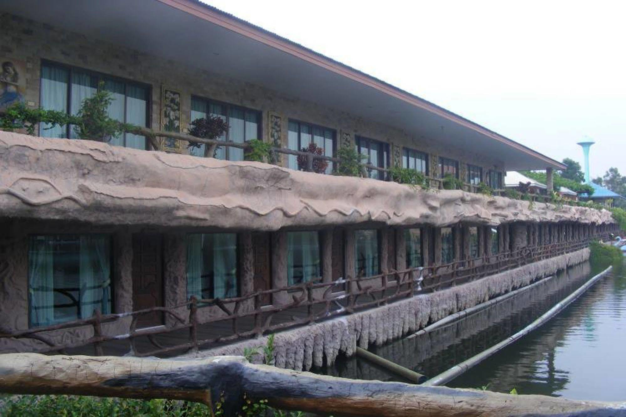 Chart Trip Resort Nakhonratcsaszima Kültér fotó