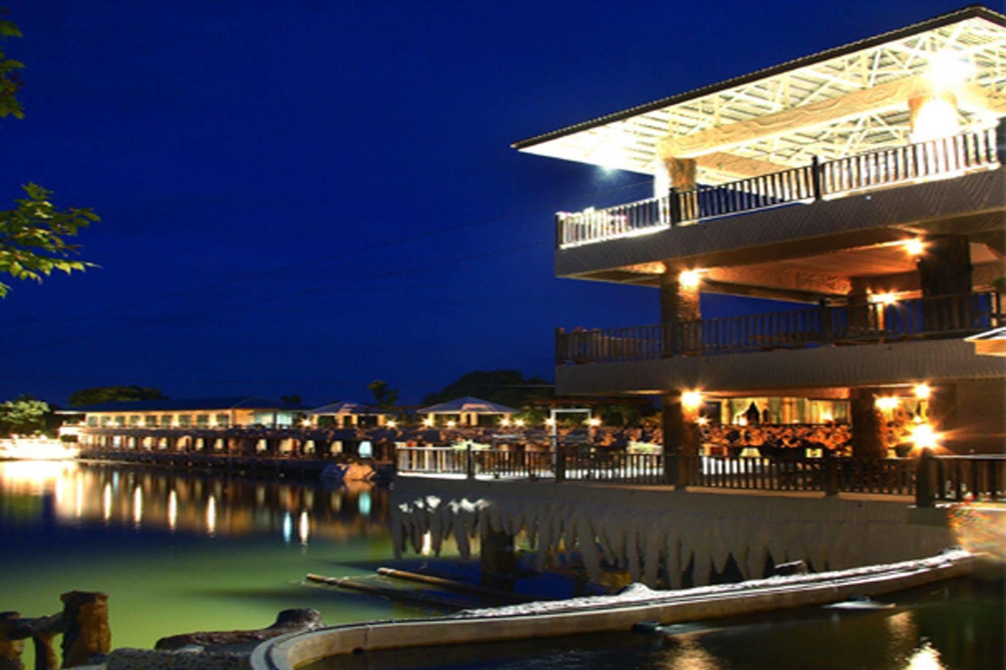 Chart Trip Resort Nakhonratcsaszima Kültér fotó