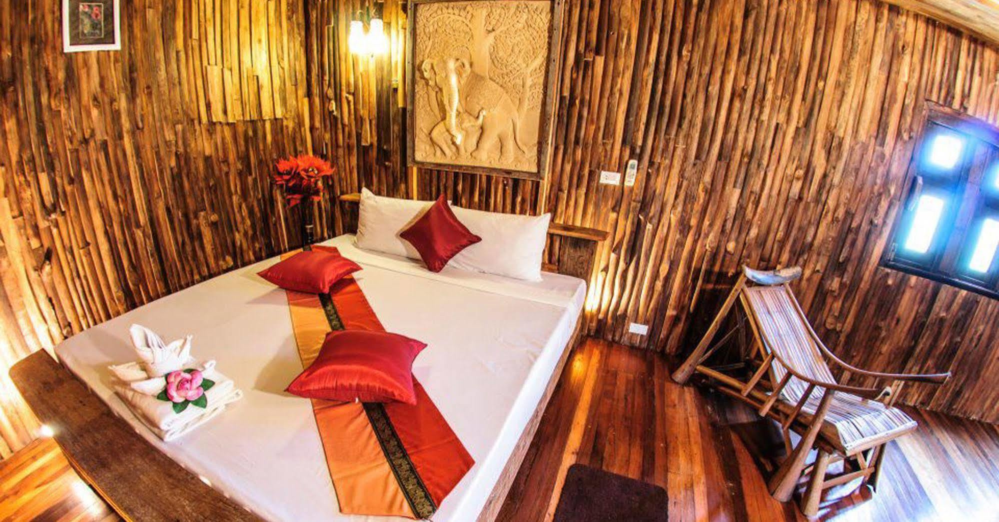 Chart Trip Resort Nakhonratcsaszima Kültér fotó