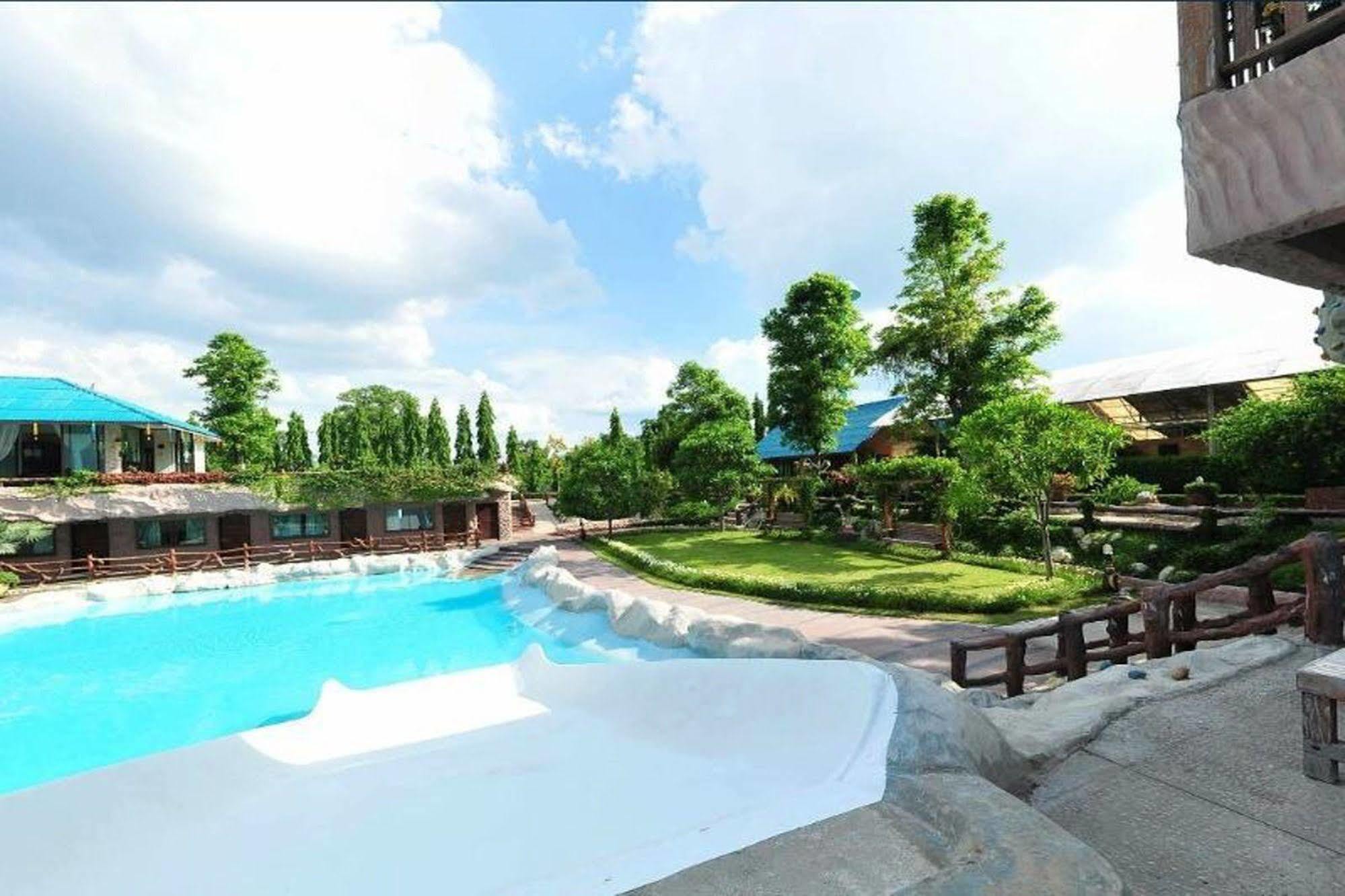 Chart Trip Resort Nakhonratcsaszima Kültér fotó
