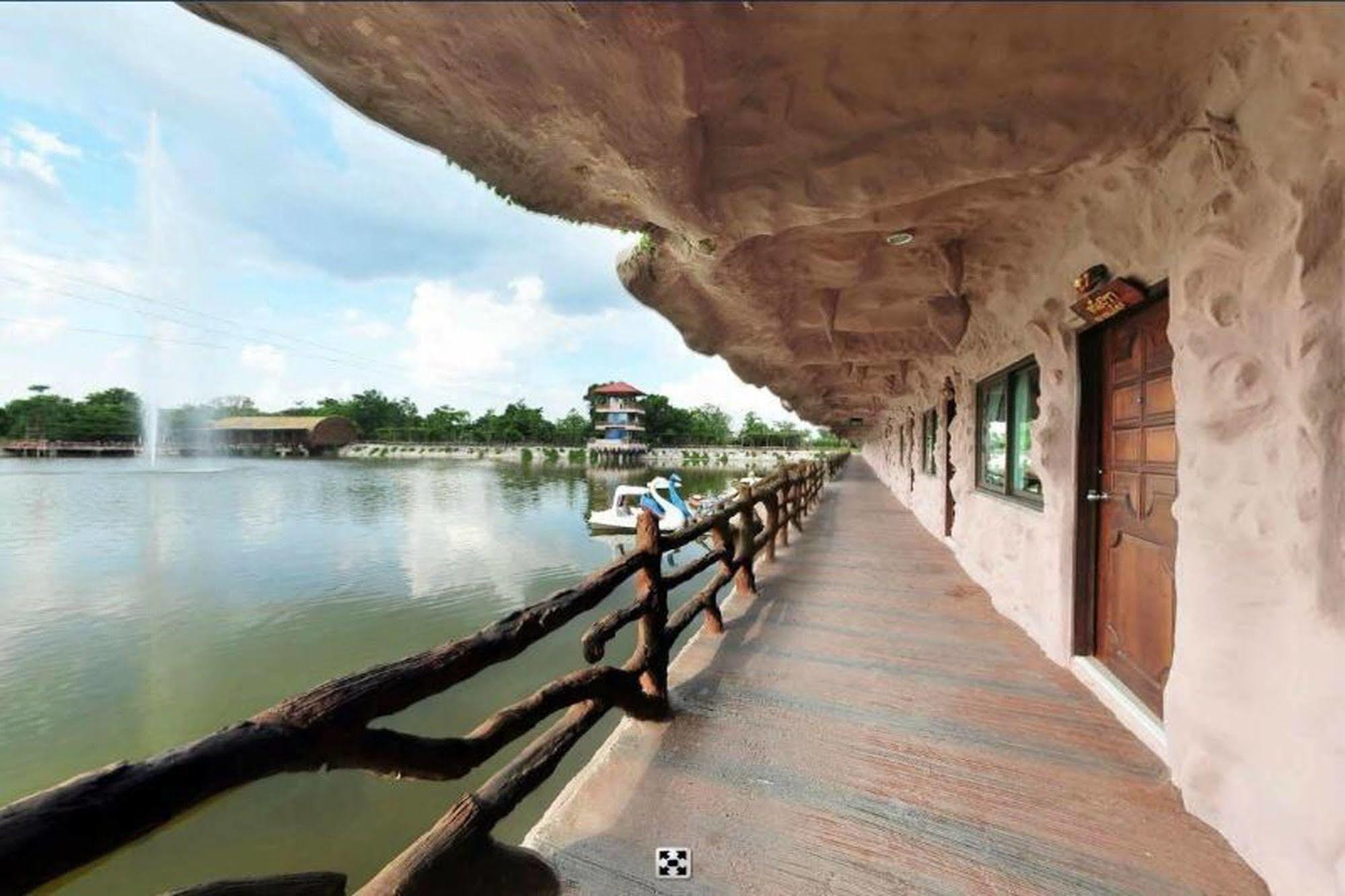 Chart Trip Resort Nakhonratcsaszima Kültér fotó