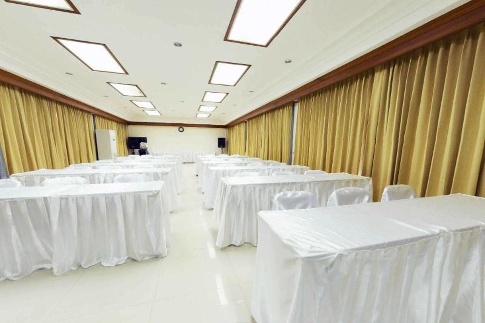 Chart Trip Resort Nakhonratcsaszima Kültér fotó