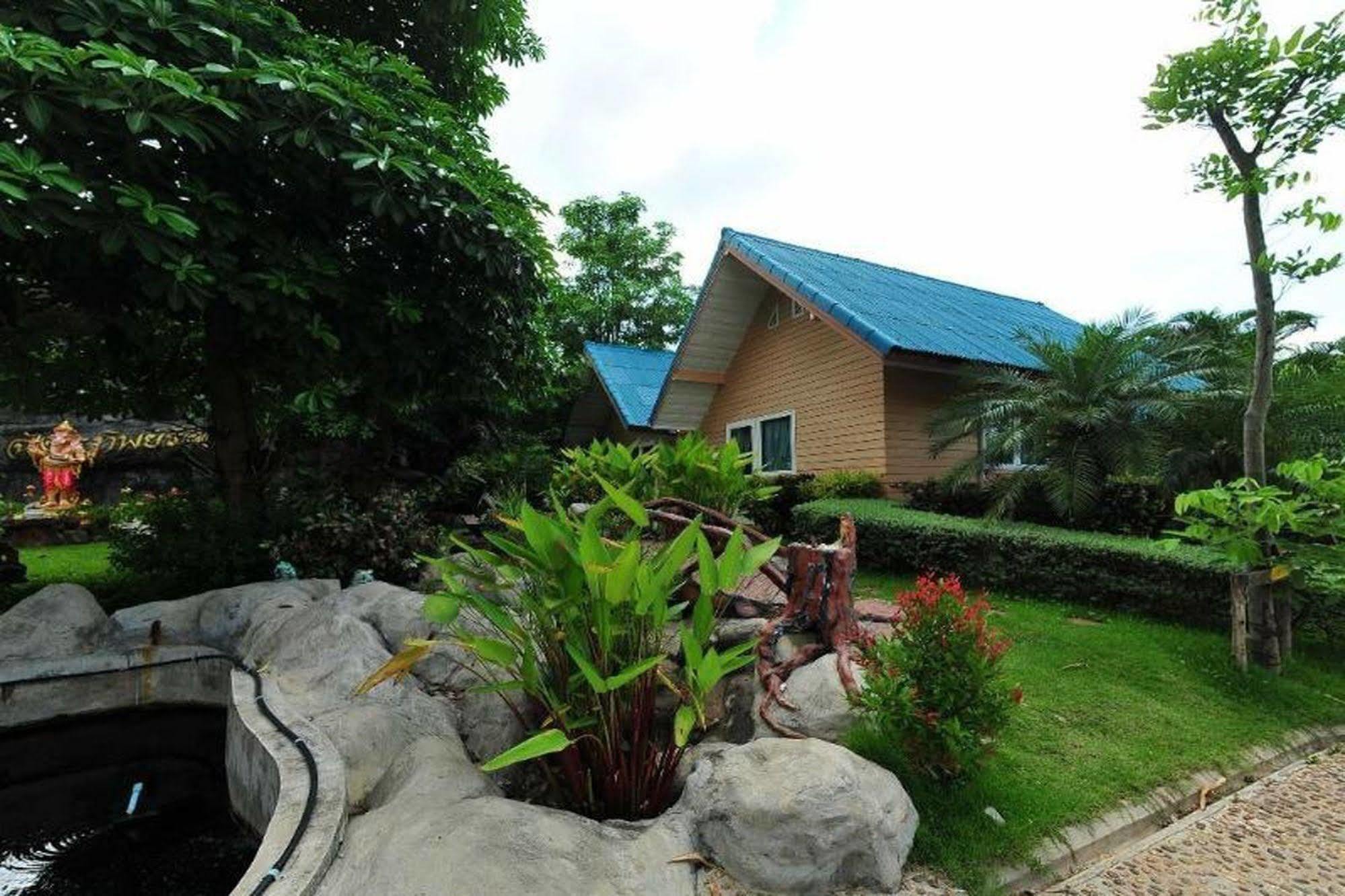 Chart Trip Resort Nakhonratcsaszima Kültér fotó