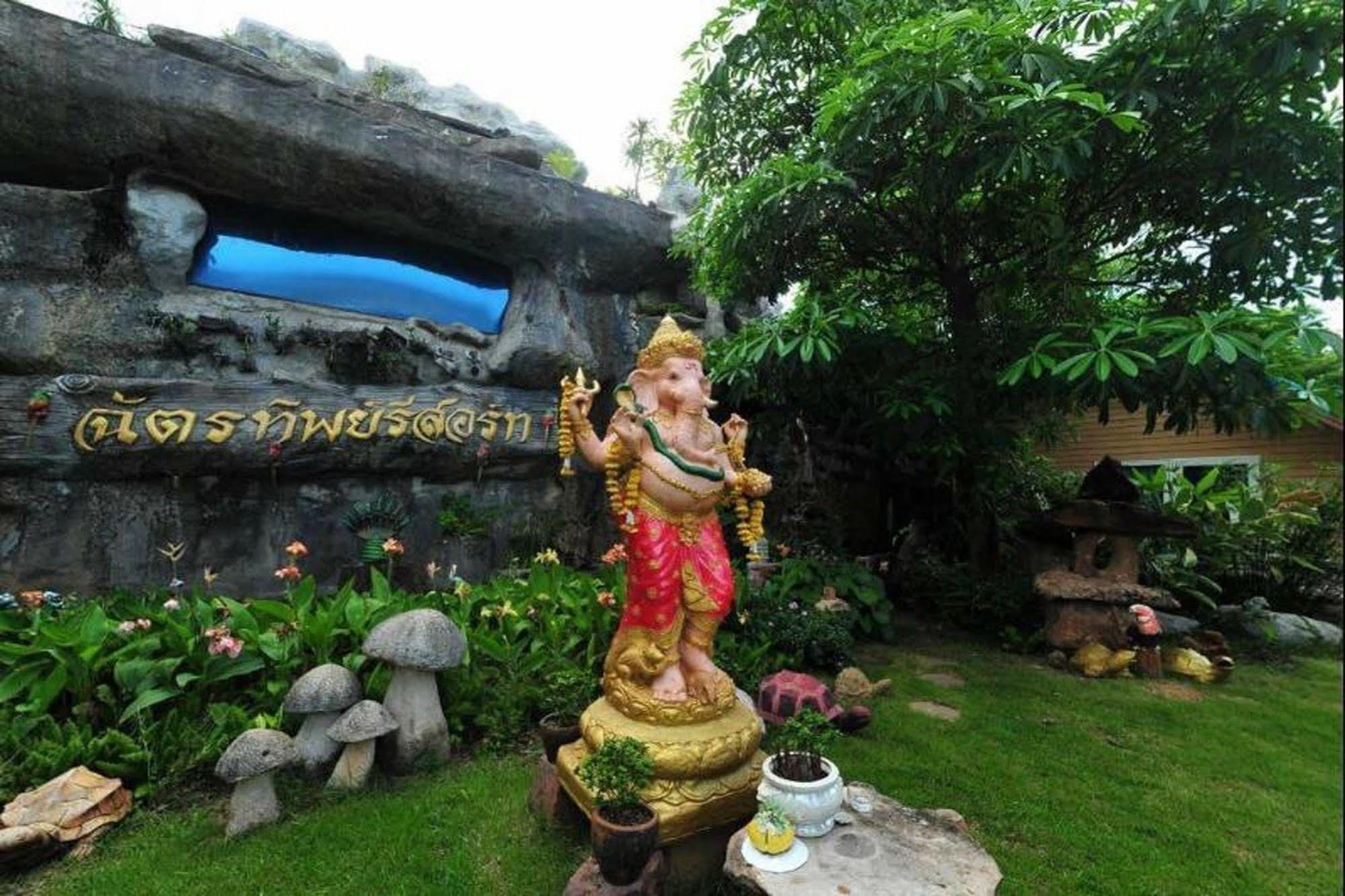 Chart Trip Resort Nakhonratcsaszima Kültér fotó