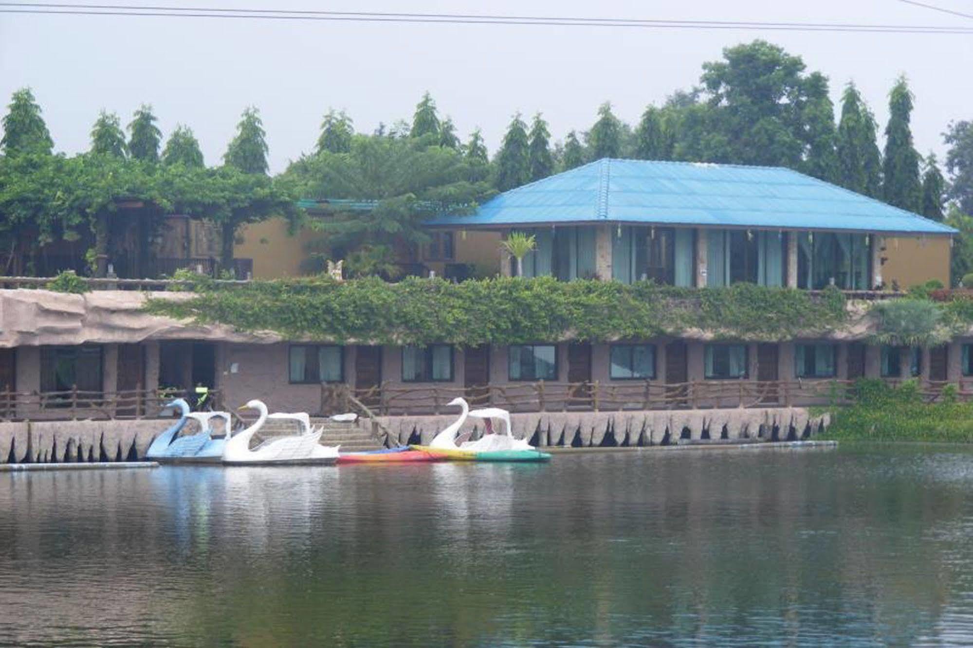 Chart Trip Resort Nakhonratcsaszima Kültér fotó